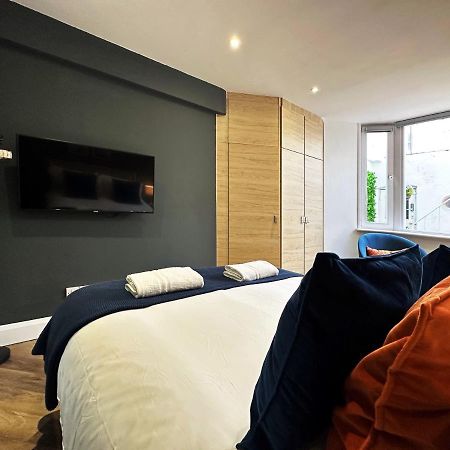 Liam Place Near Hyde Park - 1 Double Bed, 1 Sofa Bed, Spacious Apartment, Private Entrance London Exteriör bild