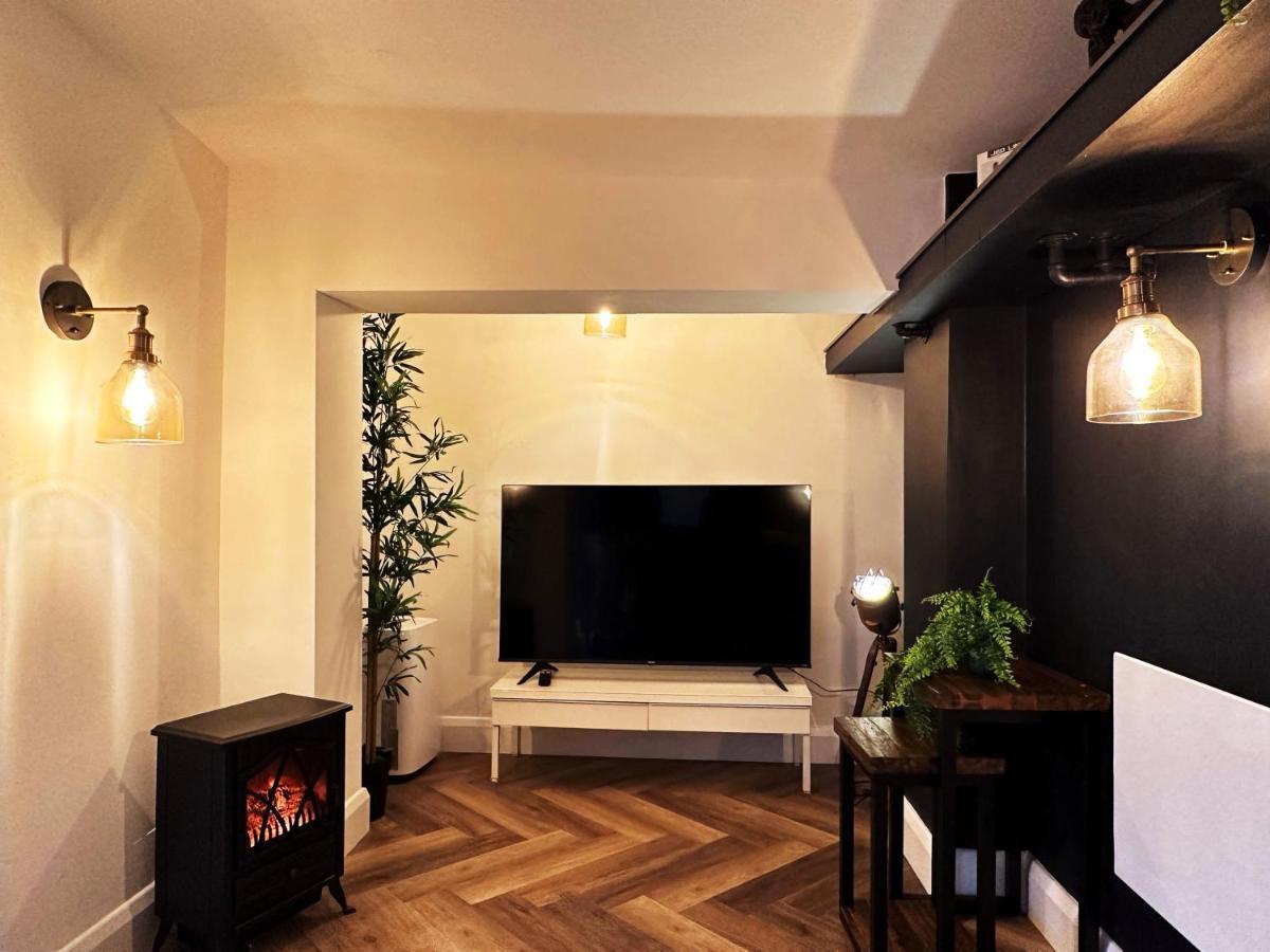 Liam Place Near Hyde Park - 1 Double Bed, 1 Sofa Bed, Spacious Apartment, Private Entrance London Exteriör bild