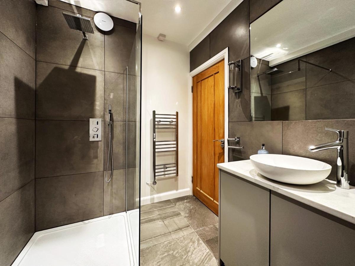 Liam Place Near Hyde Park - 1 Double Bed, 1 Sofa Bed, Spacious Apartment, Private Entrance London Exteriör bild